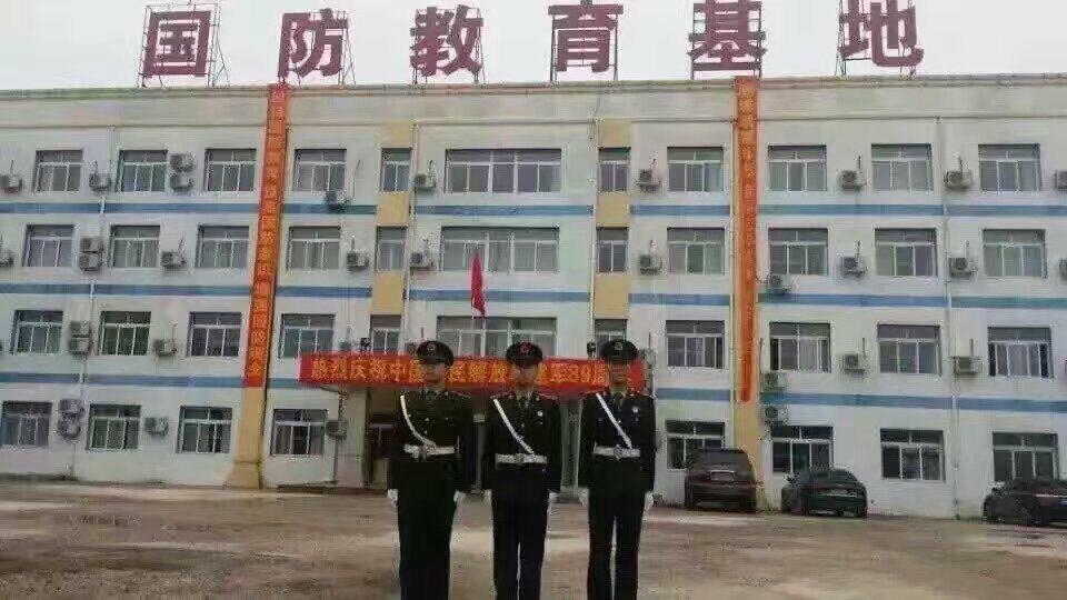 基地军人站岗
